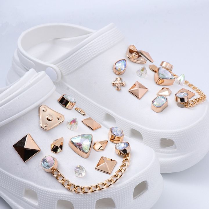 Cute%20Luxury%20Shoes%20Accesories%20Rhinestone%20Bling%20Croc%20Charms%20Metal%20Chain%20Croc%20Shoe%20Decorations%20Diy%20Buckle%20Pearl%20Shoes%20Flower%20New%20-%20Image%206