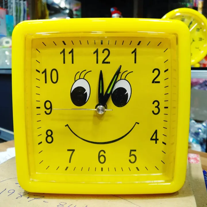 Yellow%20Table%20Alarm%20Clock%20with%20Clear%20Sound%20Durable%20Plastic%20Battery%20Operated%20Modern%20Design%20-%20Image%203