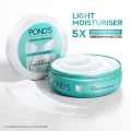 Pond’s Light Moisturiser 100g. 