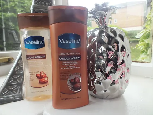 Vaseline%20Intensive%20Care%20Cocoa%20Radiant%20Lotion%20With%20Pure%20Cocoa%20Butter%20lotion%20400%20ml%20(POLAND)%20-%20Image%204