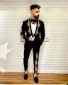 Black Gold Appliques Men Suits 2 Pieces Set Handsome Groom Wedding Tuxedos Slim Fit Formal Business Male Blazer Pants Outfit. 