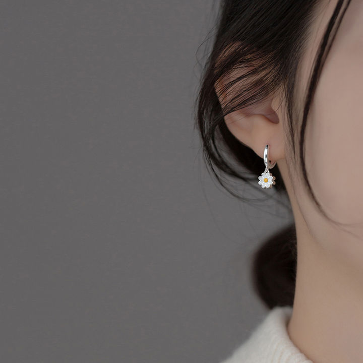 1Pair%20New%20Simple%20Cute%20Daisy%20Flower%20Pendant%20Stud%20Earrings%20For%20Women%20Girls%20Sweet%20Earrings%20Girl%20Wedding%20Party%20Jewelry%20Gift%20-%20Image%204