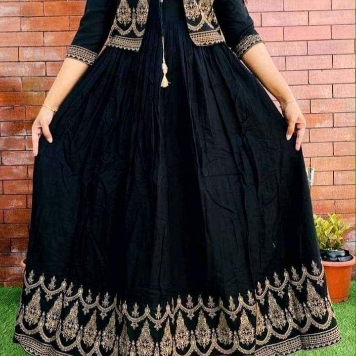 Stitched%20China%20Linen%20Long%20Gown%20For%20Women%20With%20A%20Screen%20Print%20Design%20Comfortable%20And%20Fashionable%20Size%2042%20-%20Image%202