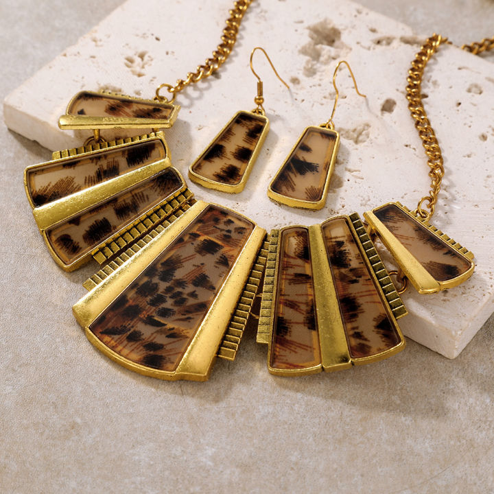 European%20and%20American%20New%20Fashion%20Vintage%20Leopard%20Print%20Necklace%20Alloy%20Exaggerated%20Earrings%20and%20Necklace%20Set%20Ornament%20Women%20-%20Image%203