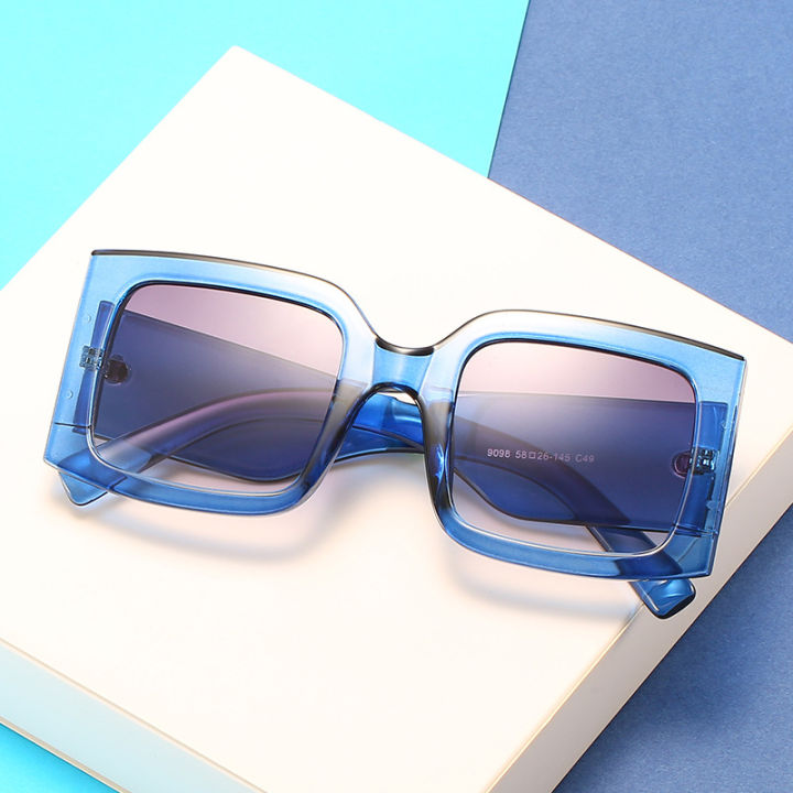 Fashion%20xnxx%20china%20wholesaler%20eyewear%20uv%20400%20protection%20latest%20thick%20trendy%20big%20frame%20oversized%20women%20sunglasses%202023%20-%20Image%205