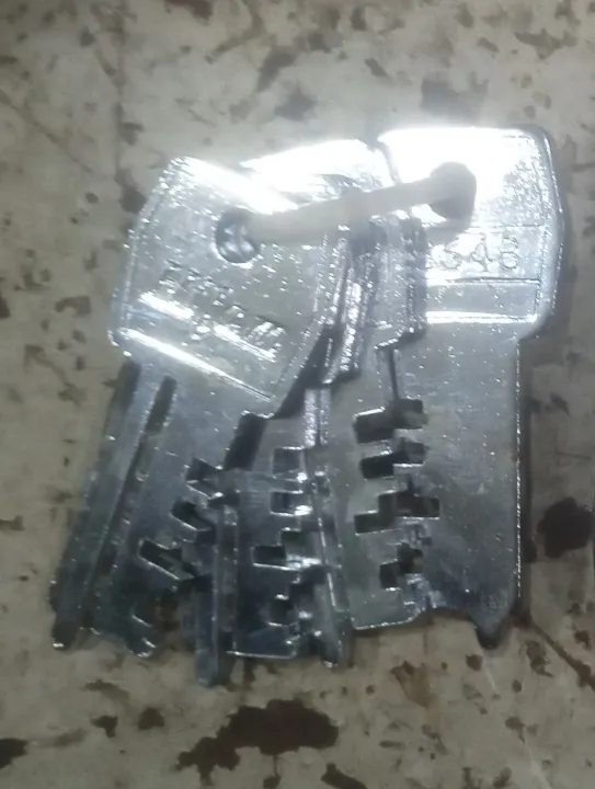 Hilam%20tarzan%20lock,%20hilam%20tala:%2068mm%20with%208%20levers%20heavy%20duty%20reliable%20security%20lock%20-%20Image%205