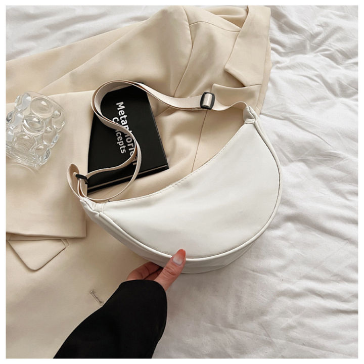 Trendy%20Nylon%20Crossbody%20Bag%20-%20Lightweight%20Casual%20&%20Sporty%20Streetwear%20Purse%20for%20Women%20-%20Image%207