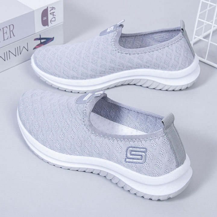 2022%20new%20old%20Beijing%20cloth%20shoes,%20women's%20soft%20soles,%20foreign%20trade,%20one%20foot%20flying,%20weaving,%20breathable%20mother%20shoes,%20middle-aged%20and%20elderly%20walking%20shoes%20-%20Image%203