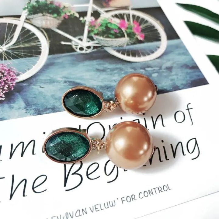 %E3%80%90beauty%20code%20store%E3%80%91New%20Design%20Green%20Clip%20Earring%20-%20Image%204