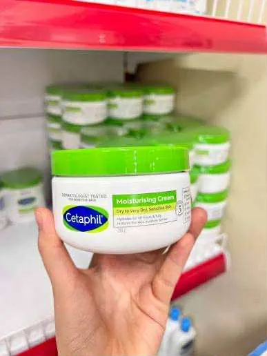 Cetaphil%20Moisturising%20Cream%20Dry%20to%20Normal,%20Sensitive%20Skin%20250g%20%202025%20-%20Image%204