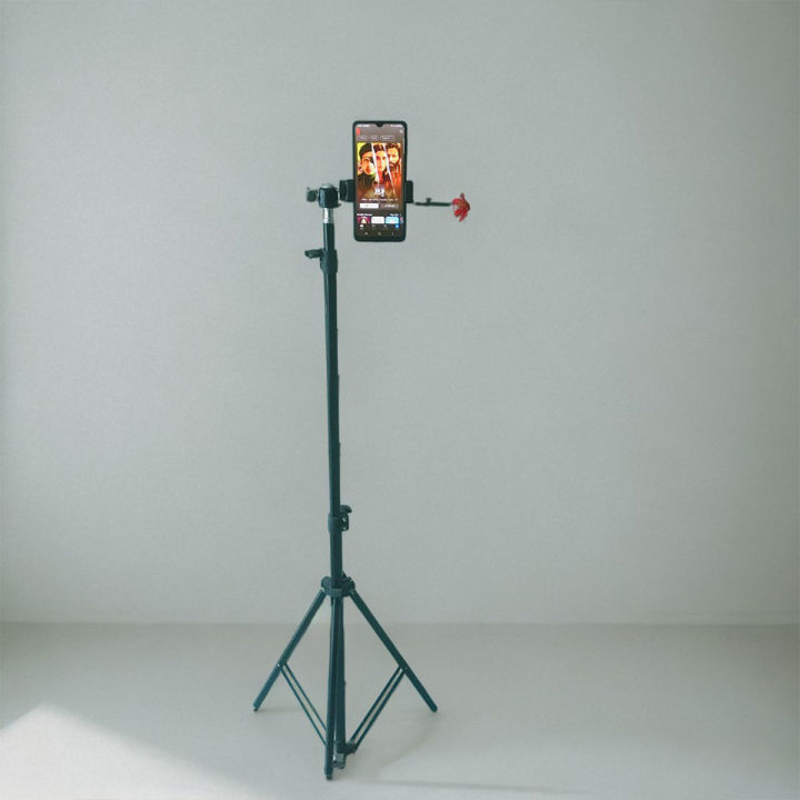 7%20Feet%20(84%20Inch)%20Long%20Tripod%20Stand%20with%20Adjustable%20Mobile%20Clip%20Holder%20for%20All%20Mobiles%20&%20Cameras%20(Black)/%20Cooking%20Video%20Stand/%20Forhead%20Video%20Stand%20/%20Sky%20Video%20Stand%20-%20Image%203