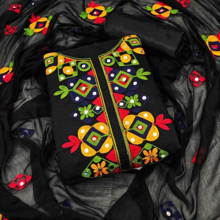 জয়পুরী এরি কাজ আনস্টিচড থ্রি পিস সালোয়ার কামিজ {3 পিস}-3 পিস পোশাক - 304844375