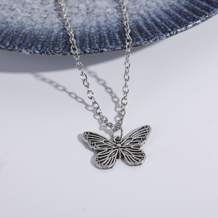Vintage%20Hollow%20Butterfly%20Pendant%20Necklace%20for%20Women%20Design%20Trendy%20Neck%20Jewellery%20-%20Image%207