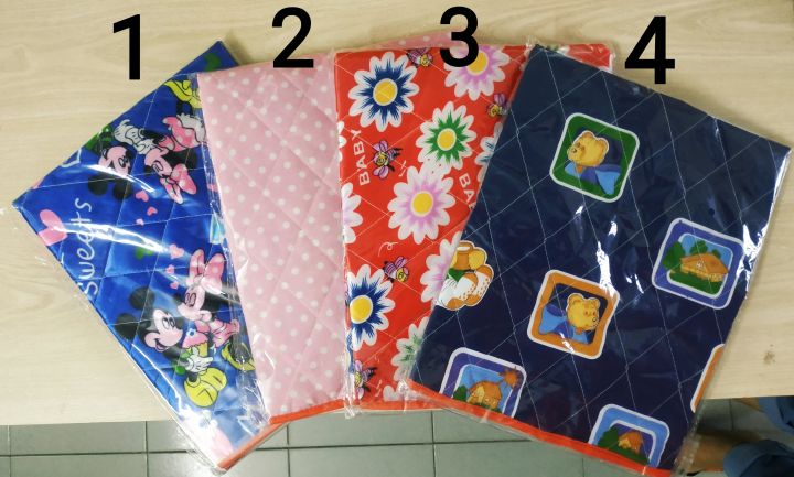Superb%20Printed%20Waterproof%20Urine%20Mat%20for%20Newborn%20Baby%20%5BStandard%20Size%2023%5C'%5C'x19%5C"%5D%20-%20Black%20Floral%20Printed%20-%20Image%204