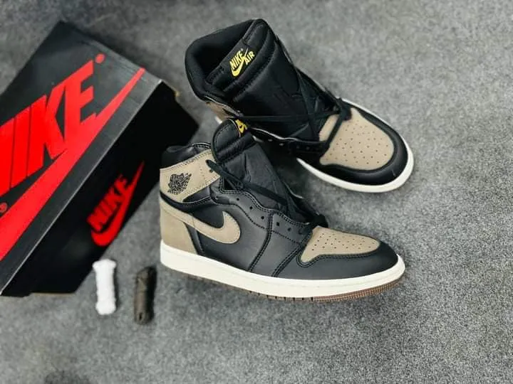 Men's%20Running%20Shoes%20Air%20Jordan%201%20High%20Neck%20Sneakers%20-%20Premium%20Footwear%20For%20Boys%20-%20Image%203