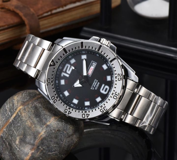 New%20Men's%20Steel%20Belt%20Belt%20Fashion%20Large%20Watch%20with%20Calendar%20Week%20High-End%20Quartz%20Watch%20-%20Image%203
