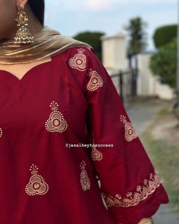 Pakistani%20Design%20Three%20Piece%20-%20Image%203