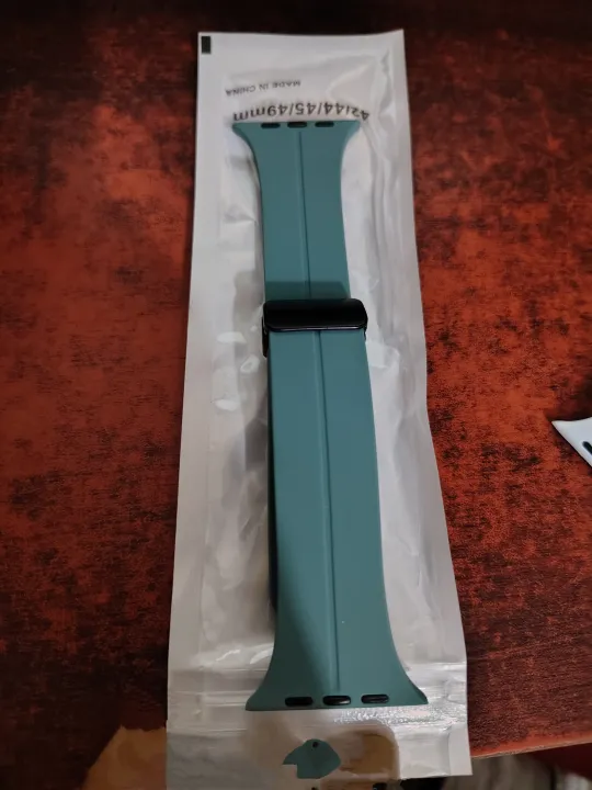 Watch%20Magnetic%20Strap%20For%20Apple%20watch%20strap%2044mm%2042mm%2045mm%2049mm%20Silicone%20magnetic%20sport%20straps%20i%20watch%20ultra%20-%20Image%204