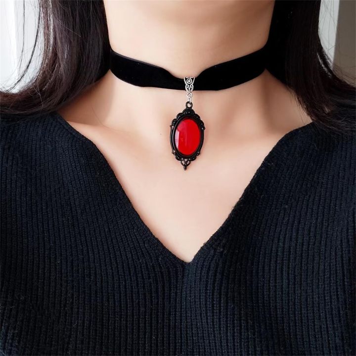 Gothic%20Vampire%20Pendant%20Choker%20Necklace%20Red%20Crystal%20Velvet%20Chain%20for%20Women%20and%20Girls%20-%20Image%205