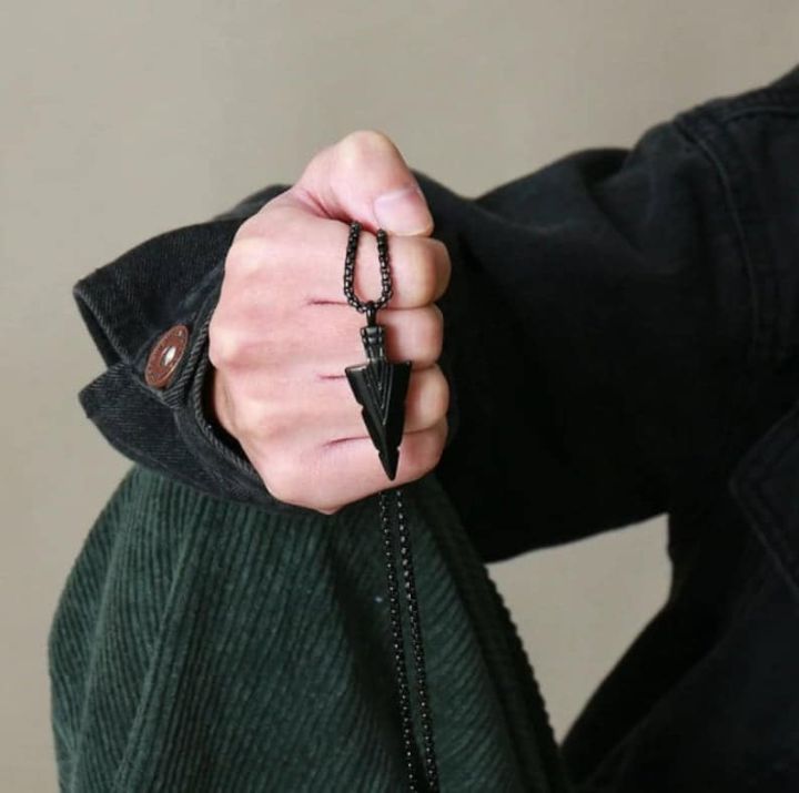 Black%20Arrowhead%20Pendant%20Necklace%20Chain%20For%20Men%20-%20Image%202