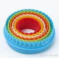 5pcs plastic round-shaped cookie cutter.