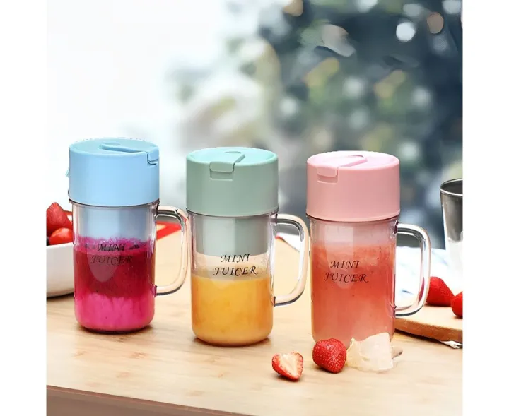 Portable%20Juicer%20Cup%20Portable%20Blender%20Small%20Size%20Blender%20Mixer%20Rechargeable%20Fruit%20Juicer%20for%20Kitchen%20Office%20Travel%20-%20Image%203