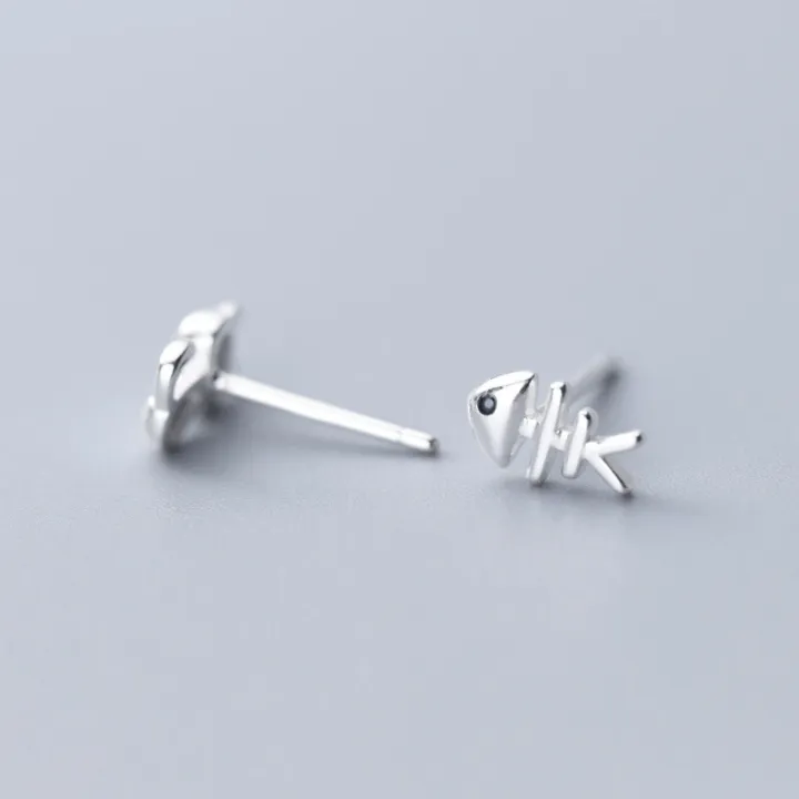 Asymmetrical%20cat%20fishbone%20stud%20earrings%20women's%20simple%20light%20luxury%20short%20earrings%202021%20new%20live%20broadcast%20supply%20-%20Image%203