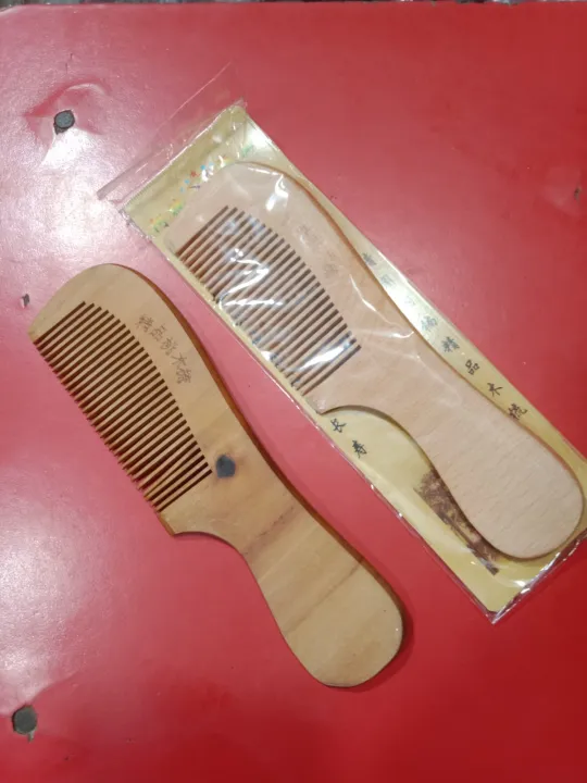 Wooden%20Hair%20Brush/combs/Chiruni%201p%20-%20Image%202
