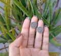 2 pis  round leg finger  rings. 