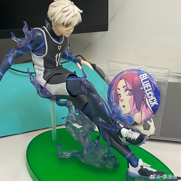18cm%20niebieski%20zamek%20Anime%20rysunek%20japo%C5%84ska%20pi%C5%82ka%20no%C5%BCna%20ch%C5%82opiec%20Seishiro%20Nagi%20figurka%20Isagi%20Yoichi%20figurka%20doros%C5%82y%20model%20kolekcjonerski%20zabawki%20-%20Image%202