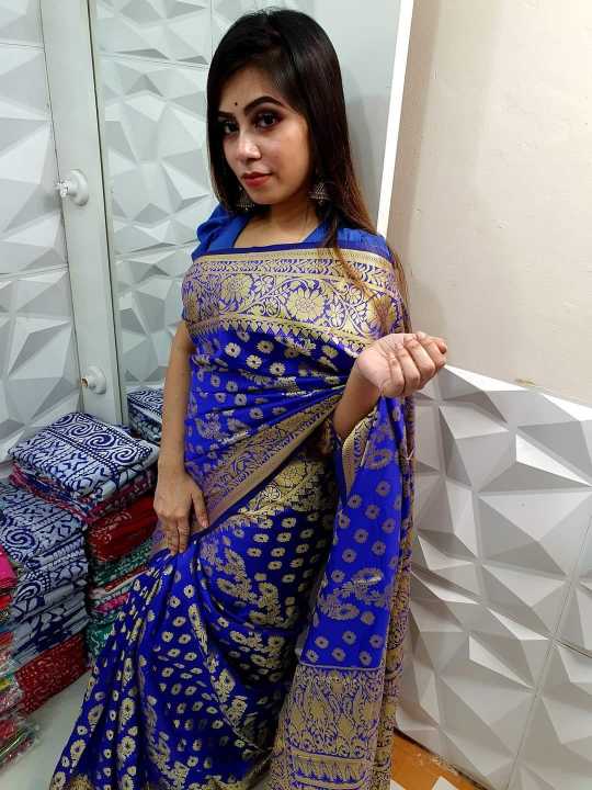 Tangail%20Tat%20Nil%20Katan%20Saree%20Combo%20Set%20for%20Women%20-%20Saree%20%20Churi%20Necklace%20Gazra%20Chocolate%20Mirror%20Etc%20-%20Image%203