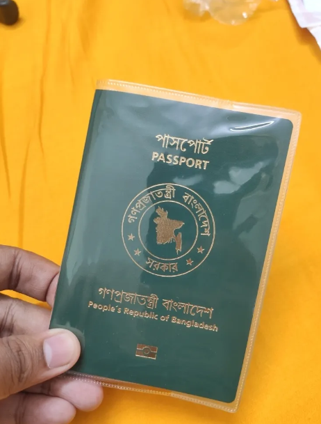 Passport%20Cover%20Clear%20Plastic%20Passport%20Protector%20Case%20Passport-%201%20Pcs%20-%20Image%202