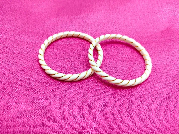 Exclusive%20Design%20Shakha%20Pola%20Bangles%20for%20Women%20,%20Sada%20Sakha%20Churi.%20Party%20,%20Wedding%20,%20Anniversary%20,%20Druga%20Puja%20&%20All%20Time%20Use%20Sakha%20Bangles.%20CD:Y5.%20-%20Image%208