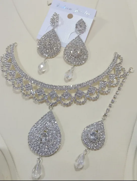 New%20Jewellery%20Collection%20Golden%20Crystal%20Girls%20Jewellery%20Set%20With%20Tika%20Bunda%20Long%20Lasting%20Polish%20For%20Women%20Trendy%20Fashion001%20-%20Image%208
