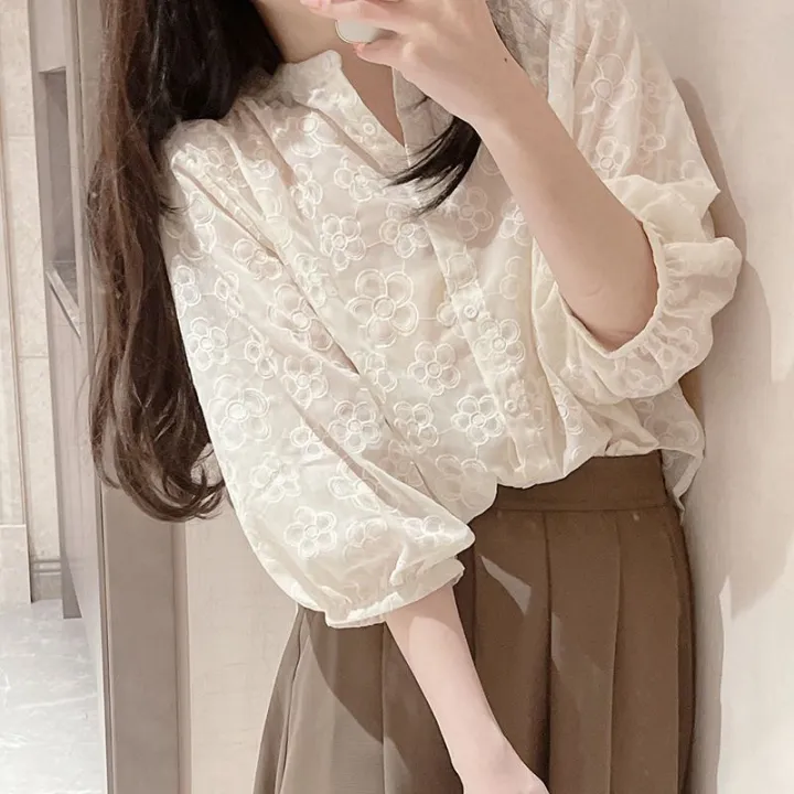 Korean%20Style%20French%20Style%20Fairy%20Design%20Lace%20Embroidered%20Flower%20Fashionable%20round%20Neck%20Loose%20Puff%20Sleeves%20Shirt%20for%20Women%20-%20Image%203