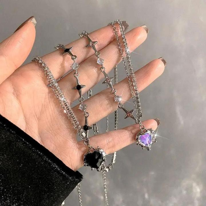 Y2K%20Sweet%20Cool%20Style%20Black%20Love%20Heart%20Pendant%20Necklace%20for%20Women%20Star%20Inlaid%20Rhinestone%20Clavicle%20Chain%20Asymmetric%20Necklace%20for%20Women%20Teen%20Girls%20Gift%20-%20Image%204