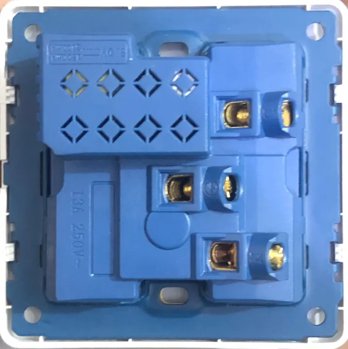 VGTEC%20-%203%20Pin%202%20USB%20socket%20/%20USB%20Socket%20%20(Regular%20series)%20-%20Image%203