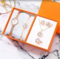 Lushika fashion quartz gold watch gift box set women's Watch. 