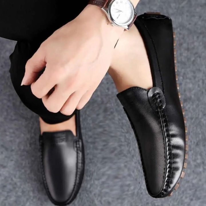 Loafers shoe for men with artificial leather and rubber sool.