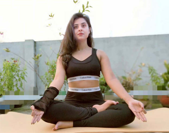 Yoga%20Gym%20Bra%20and%20Leggings%20Set%20for%20Women%20%E2%80%93%20Cotton%20and%20Elastic,%20Comfortable%20Fit%20-%20Image%208