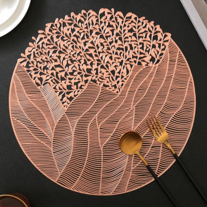 Sea%20Flower%20Placemat%20%7C%20Round%20PVC%20Dining%20Mat%20%7C%20Heat-Resistant%20Table%20Pad%20%7C%20Non-Slip%20Table%20Protector%20%2015%20Inch%20Woven%20Plastic%20Table%20Mats%20%7C%20%7C%20Elegant%20Wedding%20Tableware%20%7C%20Festival%20Dining%20Table%20Mat%20%7C%20Luxury%20Gold%20Table%20Decor%20%7C%20%20Model%20PM%201007%20by%20Pizeon%20Luxury%20Linens%20-%20Image%204