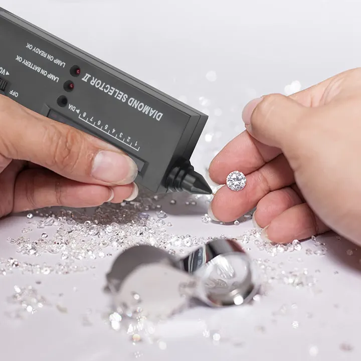 Diamond%20Tester%20Pen,with%2060X%20Mini%20LED%20Magnifying,for%20Novice%20and%20Expert%20-%20Image%204
