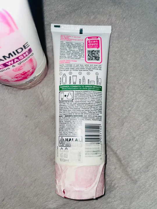 Garnier%20Sakura%20Glow%20Ceramide%20Face%20Wash%20100ml%20-%20Image%202