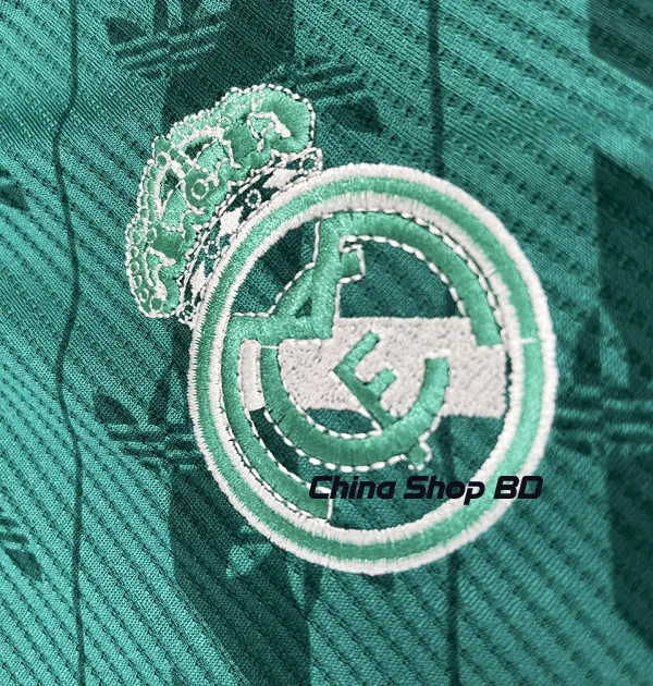 Real%20Madrid%20Concept%20kit%2024/25%20Half%20Sleeve%20-%20Image%208