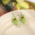 Creative Green Frog Pendant Earrings for Women Cute Frog Animal Dangle Earrings.