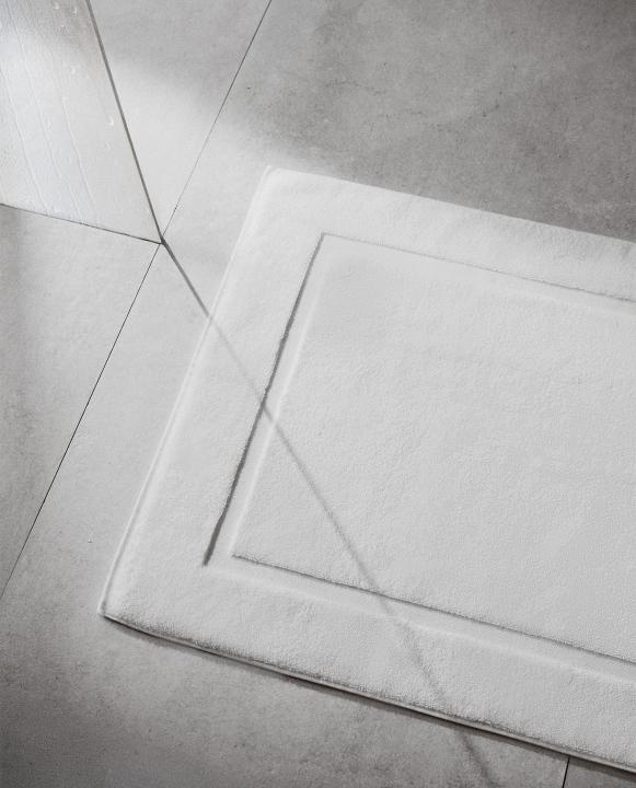 Pearl Linens 100% Cotton Bath Mat – 20x30 Inch, Soft & Absorbent, Quick Dry, 687 GSM, Machine Washable, White Bathroom Mats for Shower & Tub