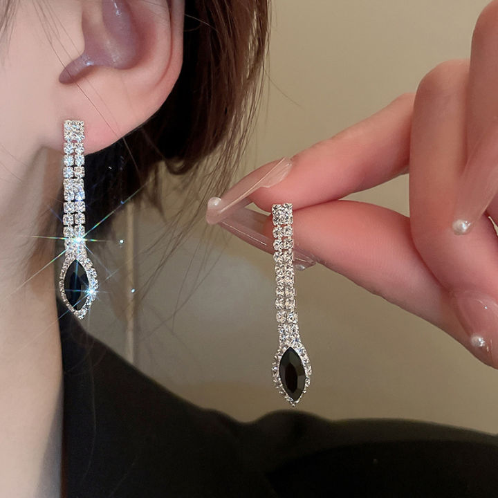 3Pcs%20Fashion%20Vintage%20Geometric%20Hollow%20Rhinestone%20Necklace%20Earrings%20For%20Women%20Versatile%20Wedding%20Bride%20Jewelry%20Sets%20Accessories%20Qoddess%20-%20Image%206