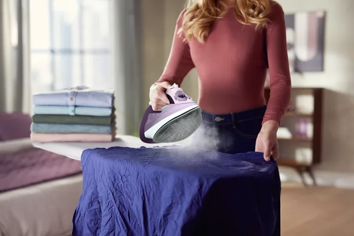 Philips%20DST5020/30%20Series-5000%20SteamGlide%20Plus%20Steam%20Iron%20-%20Image%206