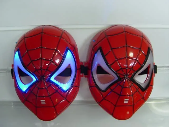 Premium%20Quality%20Marvel%20Avengers%20Spider%20Man%20Mask%20with%20Led%20Light%20For%20Kids%20-%20Image%205