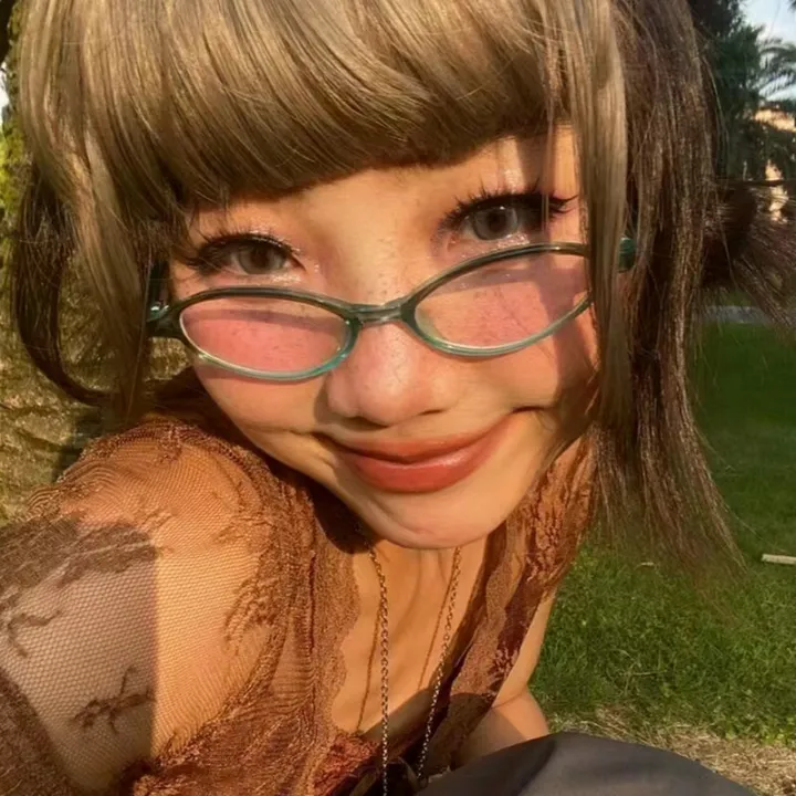 Women%20Retro%20Oval%20Glasses%20Y2K%20Japanese%20and%20Korean%20Girls%20Red%20Green%20Frame%20Glass%20Eyewear%20Decorative%20Computer%20Anti-blue%20Eyeglasses%20-%20Image%202